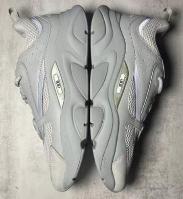 Dior B22 | Triple Grey beschikbaar voor biedingen