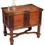 Scandinavische kist op onderstel met kruis en met ijzer besl, Ophalen of Verzenden