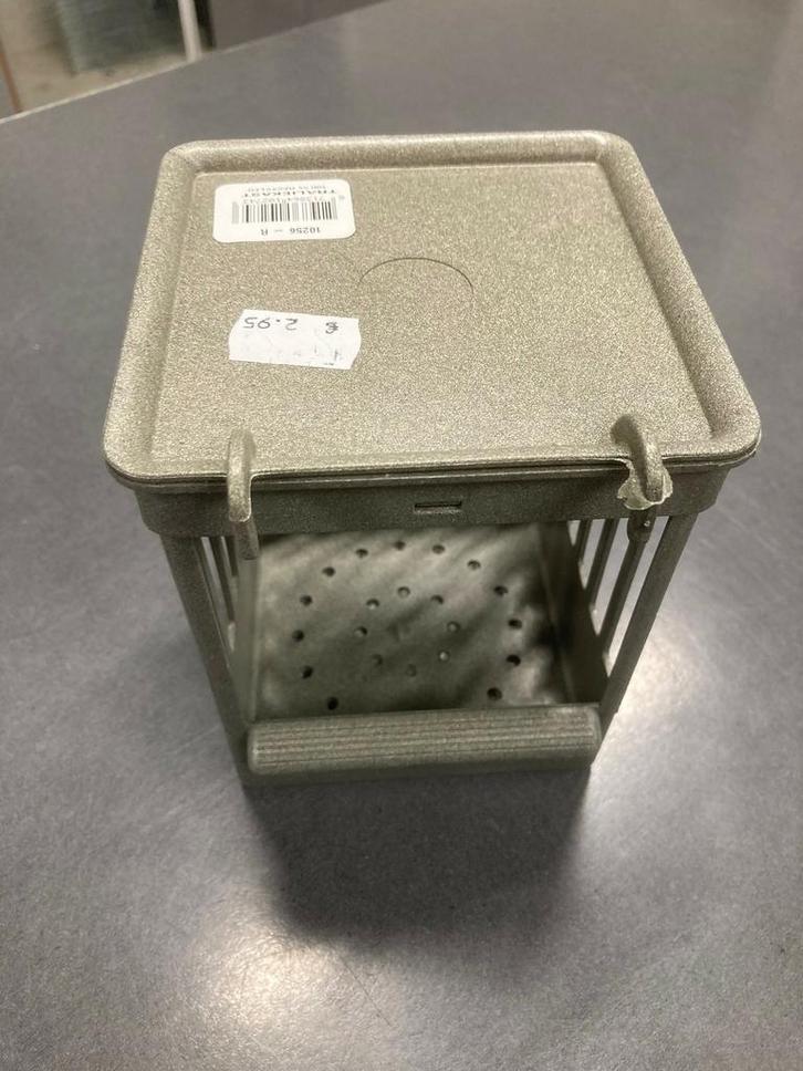 3835 R  tralie nestkast kunststof, Dieren en Toebehoren, Vogels | Hokken en Kooien, Nieuw, Ophalen of Verzenden