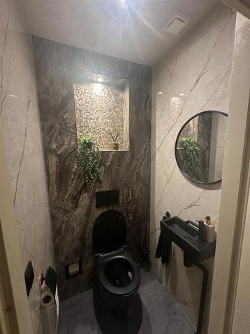 complete toilet renovatie, tegelzetter ook pvc wandpanelen beschikbaar voor biedingen