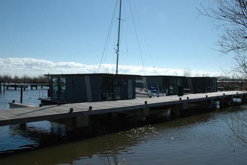 Moderne woonboot in Volendam met zwembad te huur, Vakantie, Vakantiehuizen | Nederland, Airconditioning, Internet, Tv, Zwembad