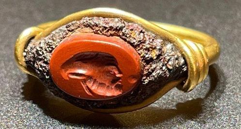 Oud-Romeins Goud Prachtige ring met een opvallende rode, Sieraden, Tassen en Uiterlijk, Antieke sieraden