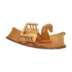 Groot antiek houten hobbelpaard