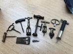 Bar (11) - Hout, ijzer, messing - Lot kurkentrekkers