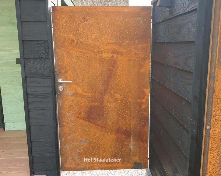 Enkele cortenstaal looppoort / schuttingdeur incl. palen, Tuin en Terras, Tuinpoorten, Nieuw, Staal, Looppoort, 150 tot 200 cm