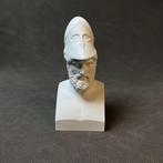 Beeldje - This bust is a statue of the ancient Greek general