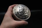 Doos - .835 zilver - Ronde bloemen., Antiek en Kunst