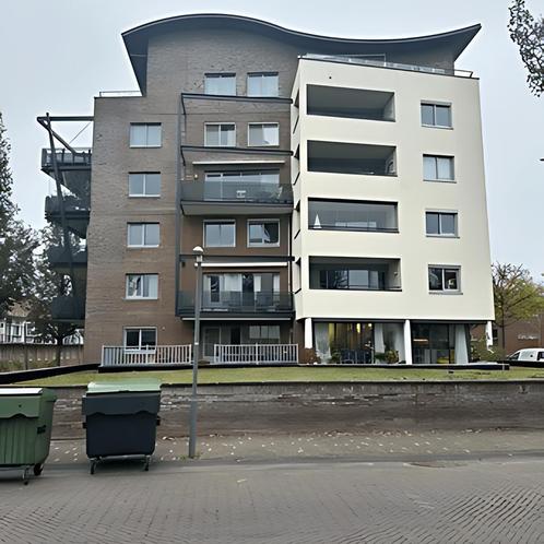 Ruim appartement met balkon en parkeerplaats in Oegstgeest, Huizen en Kamers, Huizen te huur, Direct bij eigenaar, Appartement