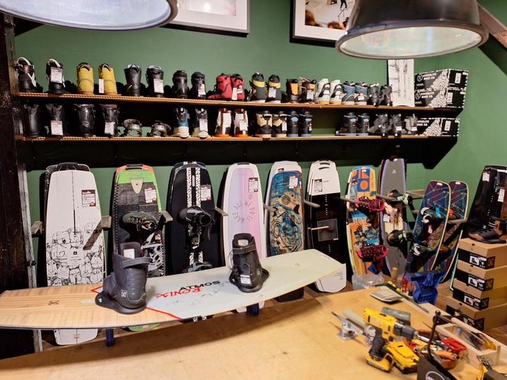Ben je op zoek naar een goed betaalbaar wakeboard?, Watersport en Boten, Wakeboarden, Board en Schoenen, Zo goed als nieuw, Ophalen of Verzenden