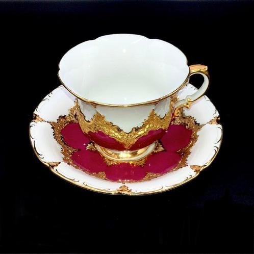 E.A.Leuteritz - Meissen - Opulent Style Tea Cup and Saucer, Antiek en Kunst, Antiek | Meubels | Tafels