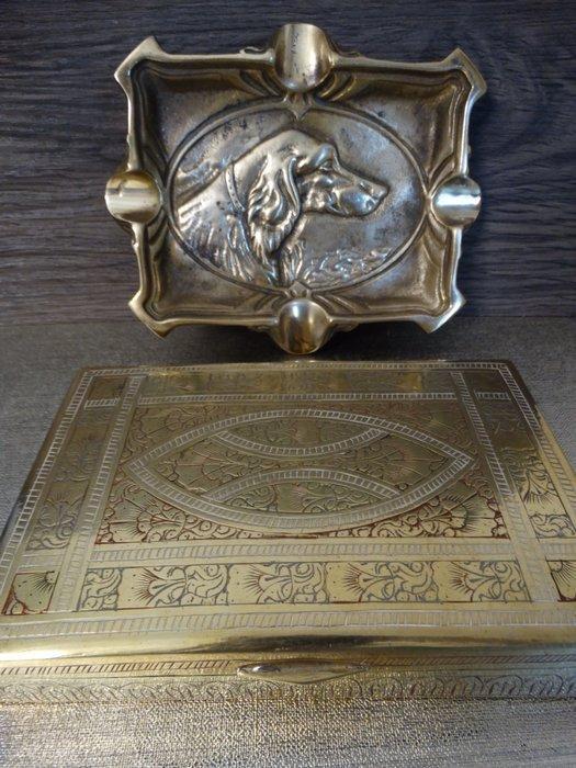 Kist (2) - brons / messing/ cederhout - sigarettendoos/, Antiek en Kunst, Curiosa en Brocante