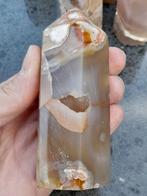 Set van 14 bloemagaat obelisken, sommigen met geode -