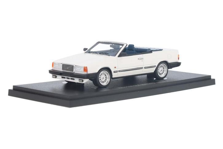 Volvo 760 GLE Mellberg 60134 AutoCult  Modelauto 1:43  1985, Hobby en Vrije tijd, Modelauto's | 1:43, Verzenden