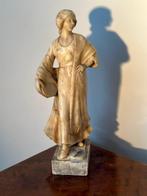 sculptuur, Frauenfigur aus Alabaster – Klassische Schönheit