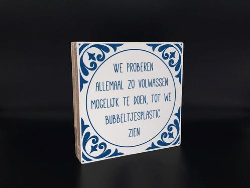 Tekstblok bubbeltjesplastic wit (delfts blauw), Huis en Inrichting, Woonaccessoires | Wanddecoraties, Nieuw, Ophalen of Verzenden