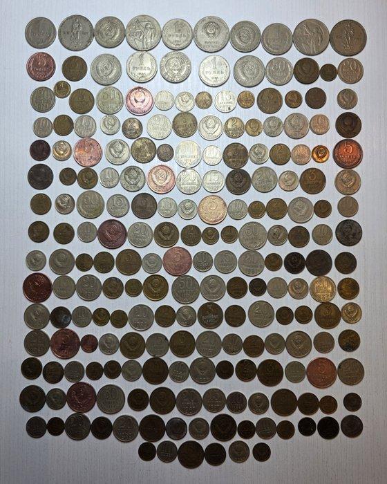 Rusland, Sovjet-Unie (USSR) Lot of 200+ coins, various, Postzegels en Munten, Munten | Europa | Niet-Euromunten
