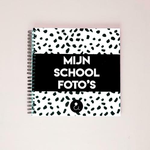 Studio Ins &amp; Outs Schoolfotoboek Monochrome, Kinderen en Baby's, Overige Kinderen en Baby's, Nieuw, Ophalen of Verzenden