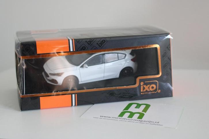Ford Focus ST 2022 wit/groen 1:43 IXO, Hobby en Vrije tijd, Modelauto's | 1:43, Auto, Nieuw, Overige merken, Verzenden