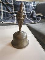 Hindoestaanse rituele bel met Hanuman en Garuda aan de