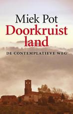 Doorkruist land 9789082203202 Miek Pot, Boeken, Esoterie en Spiritualiteit, Verzenden, Zo goed als nieuw, Miek Pot