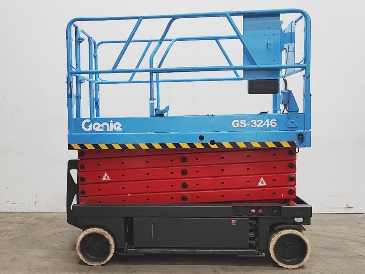 GENIE GS-3246 SCHAARHOOGWERKER - HOOGWERKER - 9750 mm, Zakelijke goederen, Machines en Bouw | Liften, Steigers en Ladders
