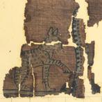 Oud-Egyptisch Papyrus Fragmenten met Amun-Re als een kat die, Antiek en Kunst