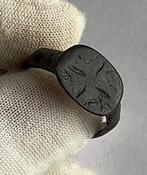 Item 101. Islamitisch Brons Ring - Middeleeuwen 10e–14e eeuw