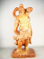 The guardian deity of the Asakusa  Kaminarimon ,