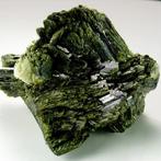 epidote - Capelinha, Minas Gerais, Brazilië - Hoogte: 6.8 cm