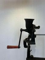 Koffiemolen - Antieke Gietijzeren Koffiemolen – Tijdloze, Antiek en Kunst, Antiek | Keukenbenodigdheden