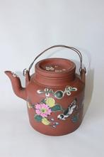 Yixing aardewerk - gemerkt - Theepot - Geemailleerd decor -
