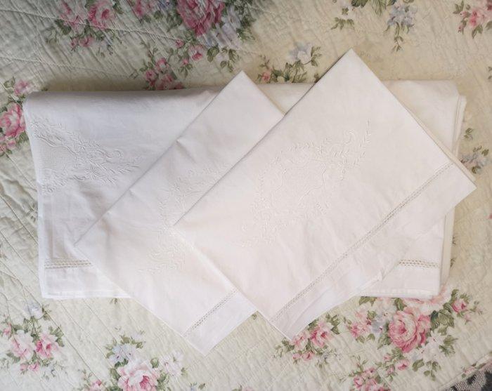 Ancien Linge de Lit Italien Romantique au Motif Floral Brodé, Antiek en Kunst, Antiek | Kleden en Textiel
