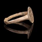 Middeleeuws Bronzen ring met Adam en Eva (Zonder, Antiek en Kunst