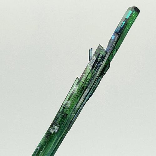 Grove INTENSE VIVIANITE, Top Kristal - Hoogte: 103 mm -, Verzamelen, Mineralen en Fossielen