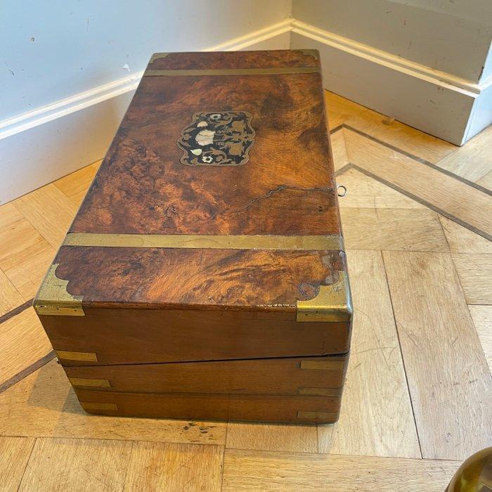 Doos voor schrijfgerei - Hout (Walnoot), Antiek en Kunst, Antiek | Overige Antiek