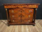 Commode - Wortelnotenhout