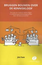 Bruggen bouwen over de kenniskloof 9789462512030, Boeken, Zo goed als nieuw