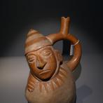 Moche, Peru, Terracotta Mooi Huaco-hoofdfiguur. 23 cm hoog.