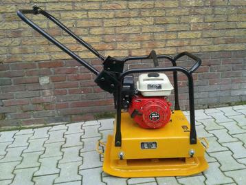 nieuwe trilplaat met benzinemotor, wielstel en rubber plaat beschikbaar voor biedingen