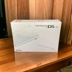 Gloednieuw - Nintendo DS Lite White + Marvel Nemesis sealed, Zo goed als nieuw, Verzenden