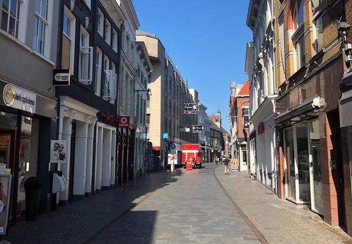 Studio te huur aan Lange Brugstraat in Breda, Huizen en Kamers, Kamers te huur, 20 tot 35 m², Breda