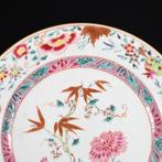 Bord - Assiette en porcelaine aux émaux de la Famille Rose à
