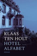 Hotel Alfabet (9789057598685, Klaas Ten Holt), Boeken, Nieuw, Verzenden