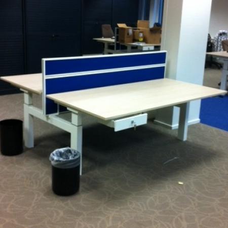 (MDK-102376) Madeko Office duo werkplek slinger verstelbaar, Huis en Inrichting, Bureaus, Bureau, Nieuw, Elektrisch, In hoogte verstelbaar