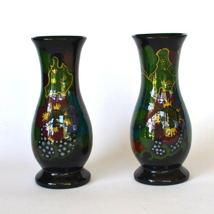 Plateelbakkerij Flora - Vaas (2) - Aardewerk, Antiek en Kunst, Antiek | Glas en Kristal