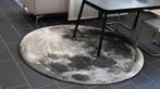 Zuiver Moon Buiten Vloerkleed Rond 200 Grijs SHOWMODEL, Huis en Inrichting, Stoffering | Vloerbedekking, Ophalen of Verzenden