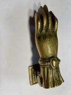 Beeldje - Türklopfer Hand mit Kugel - Messing, Antiek en Kunst