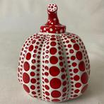 After Yayoi Kusama - Dots Obsession Pumpkin Red  White, Antiek en Kunst