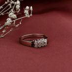 Gouden ring met zirconia, 18 tot 19, Gebruikt, Overige kleuren, Ophalen of Verzenden