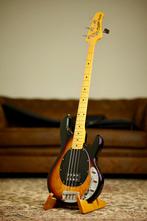 Sterling by Musicman Ray34CA | Tobacco Sunburst, Muziek en Instrumenten, Snaarinstrumenten | Gitaren | Bas, Nieuw